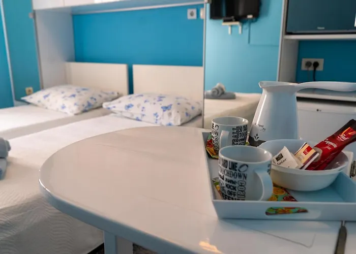 Πανσιόν & Andrea 2