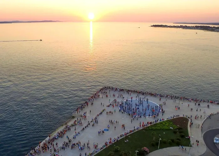 Πανσιόν & Andrea 2